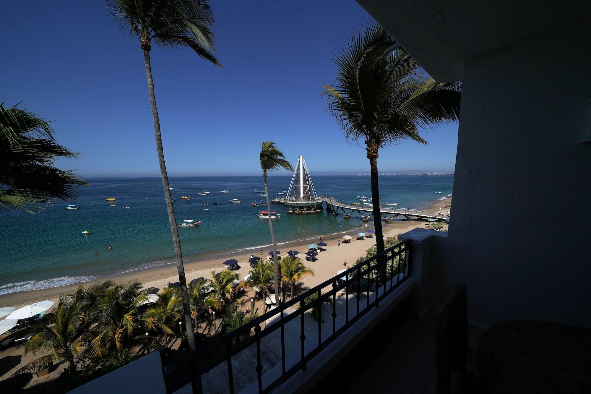 Emperador Vallarta Beachfront Hotel And Suites Пуерто-Вальярта Екстер'єр фото