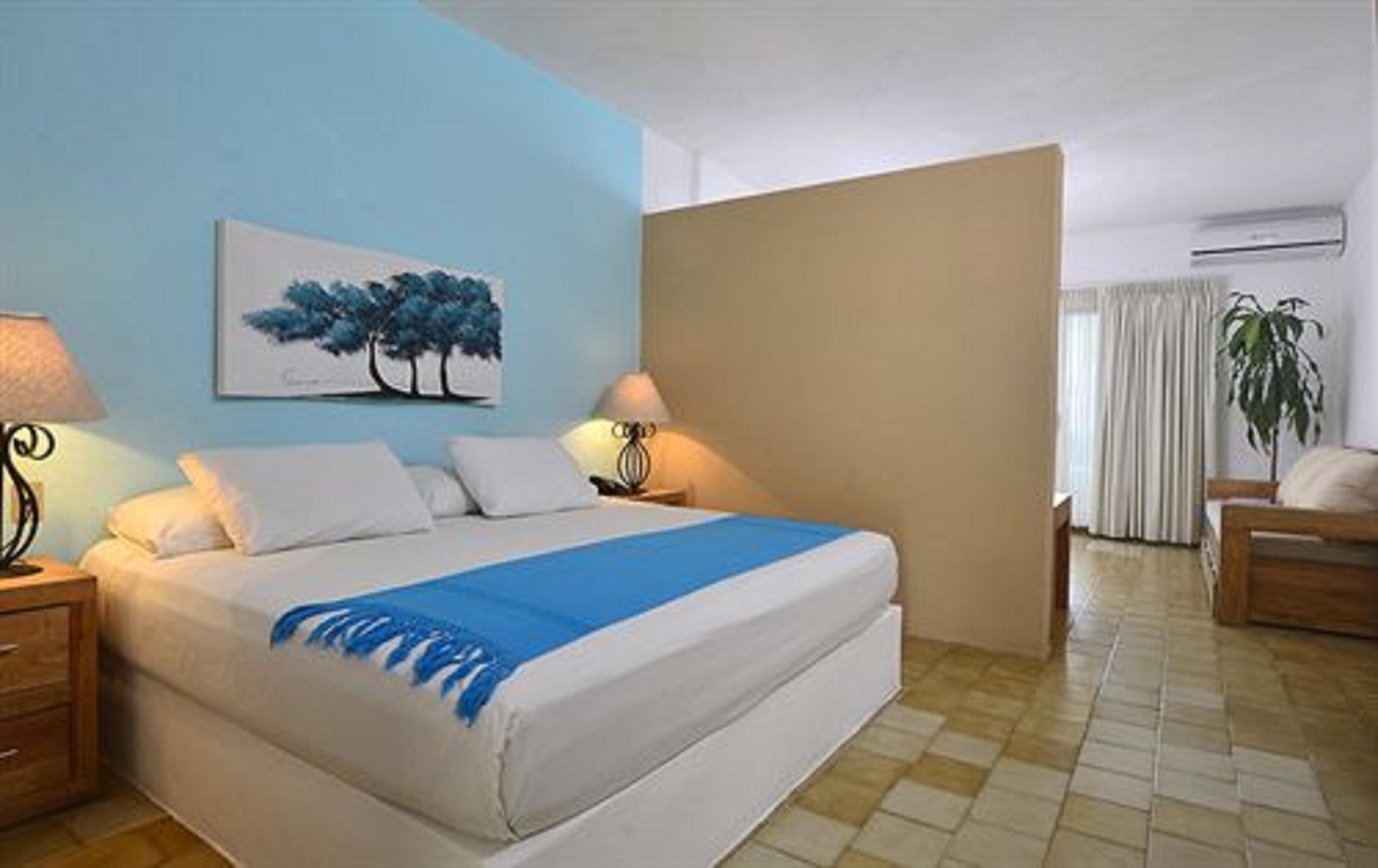 Emperador Vallarta Beachfront Hotel And Suites Пуерто-Вальярта Екстер'єр фото