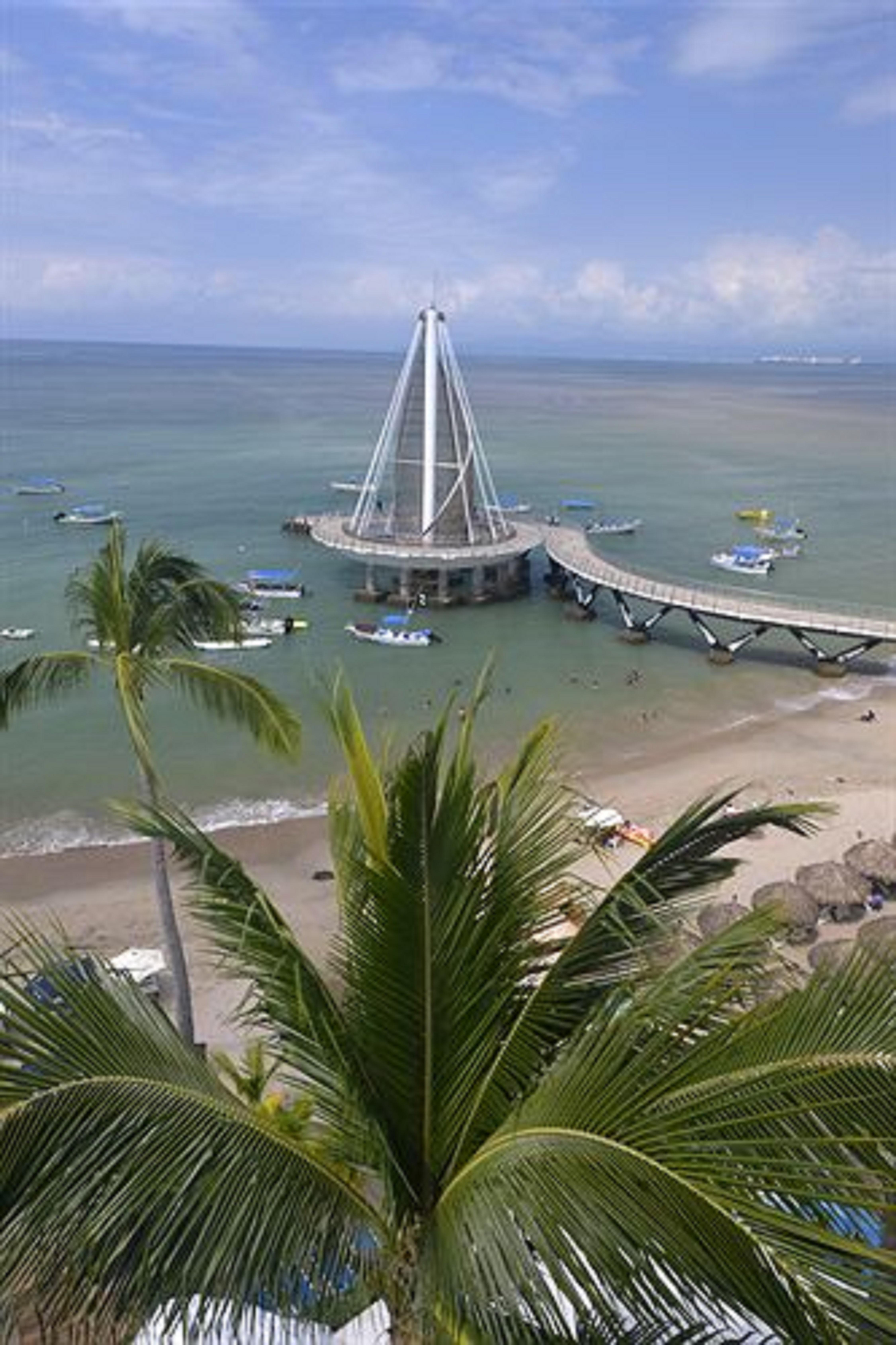 Emperador Vallarta Beachfront Hotel And Suites Пуерто-Вальярта Екстер'єр фото