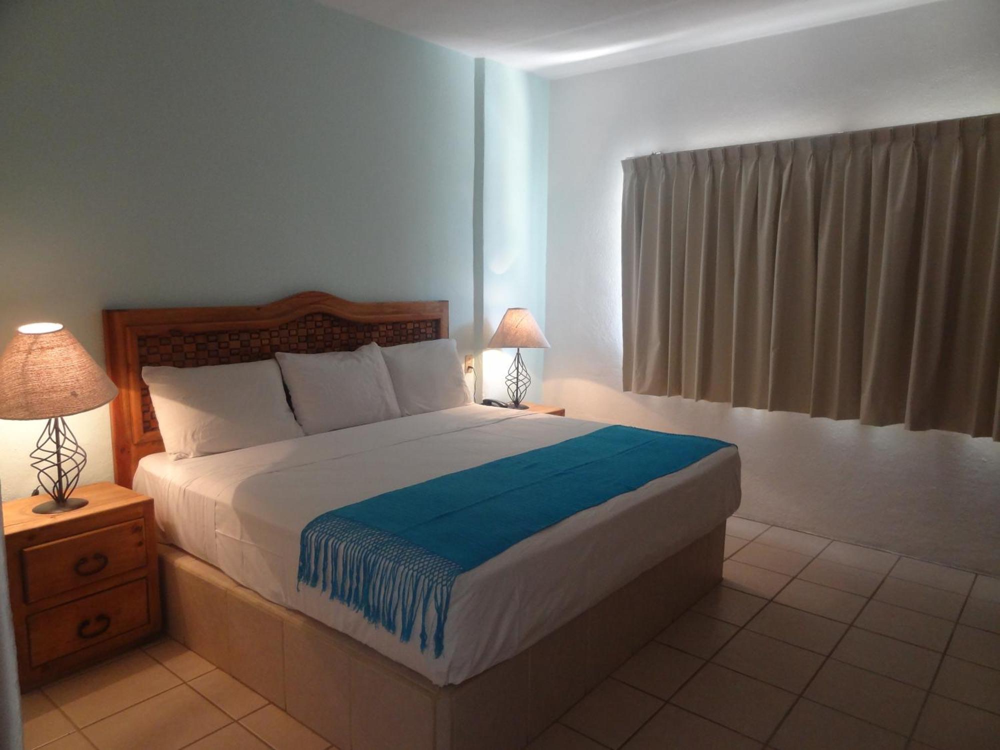 Emperador Vallarta Beachfront Hotel And Suites Пуерто-Вальярта Екстер'єр фото