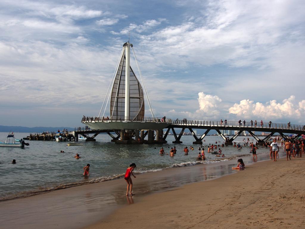 Emperador Vallarta Beachfront Hotel And Suites Пуерто-Вальярта Екстер'єр фото